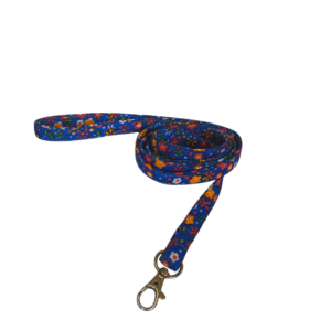 Correa de perro azul con flores
