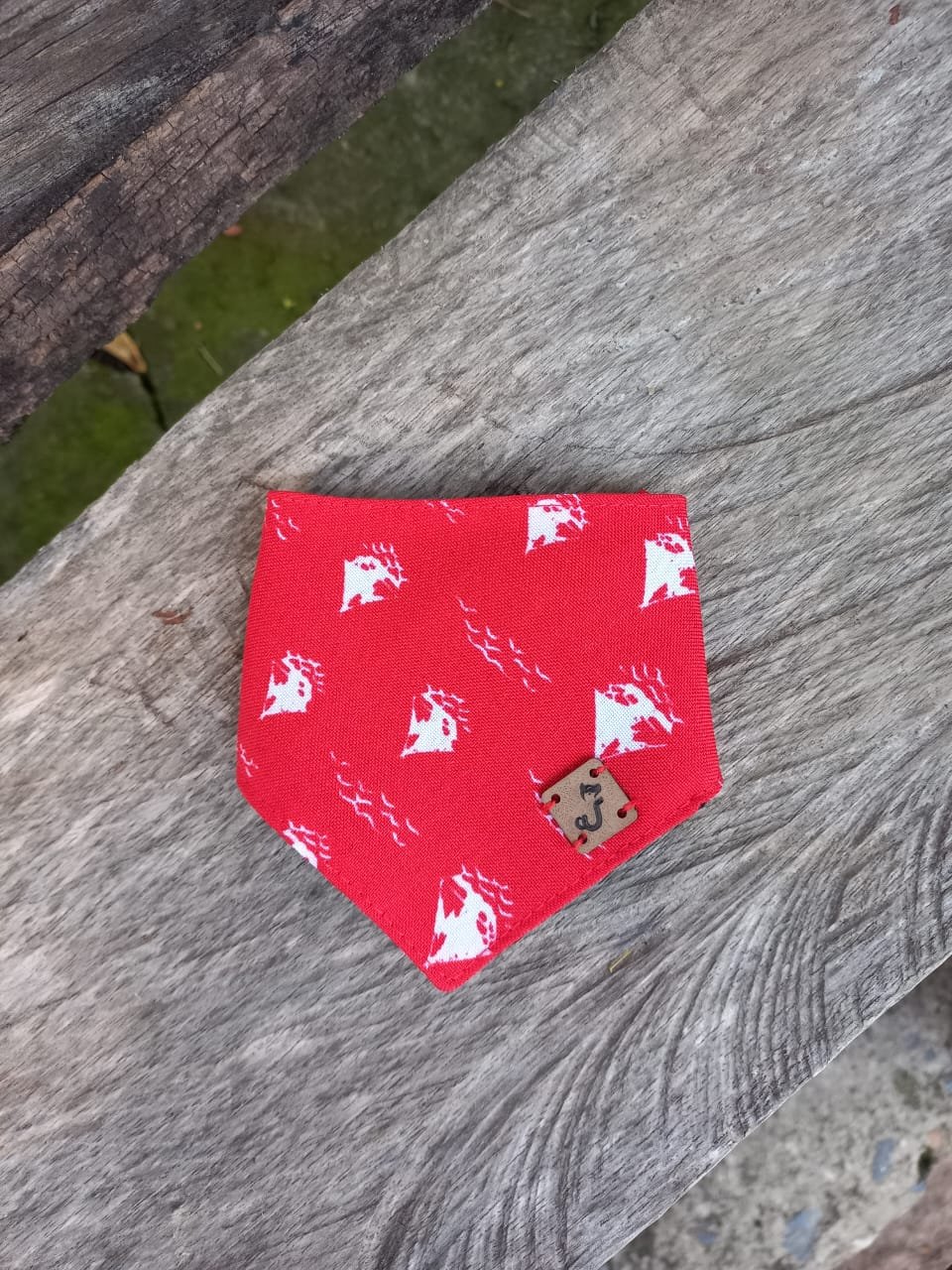 PAÑOLETA PERRO ROJO CON BARCOS
